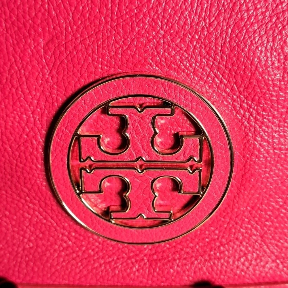 Tory Burch NWOTs Amanda Logo Clutch Crossbody